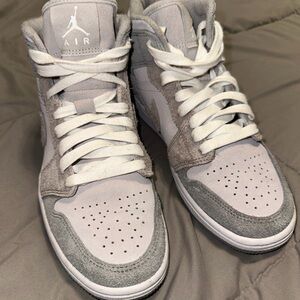 Nike Air Jordan 1 mid particle grey